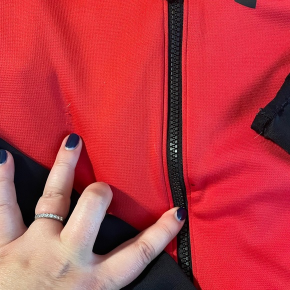 Bundle of boys Under Armour sweatshirts - Picture 2 of 6